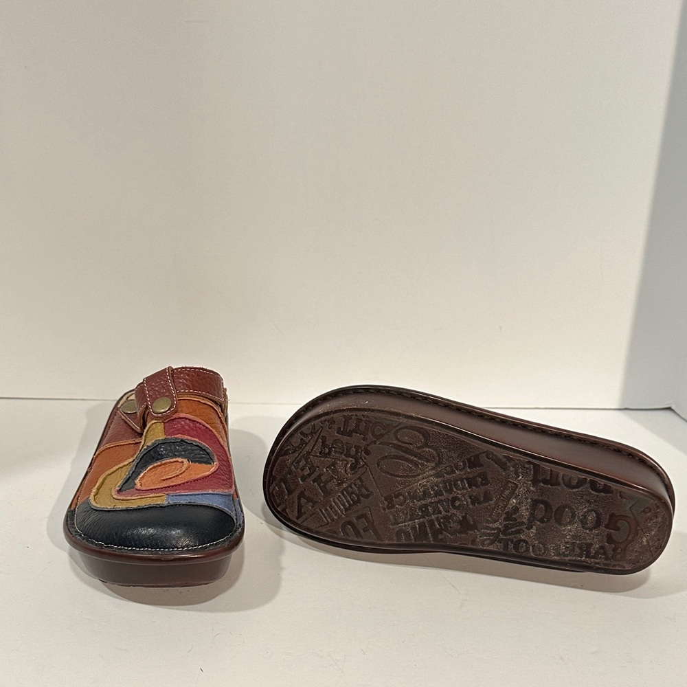 Spring Step Leather Clog - Picture 2 of 5